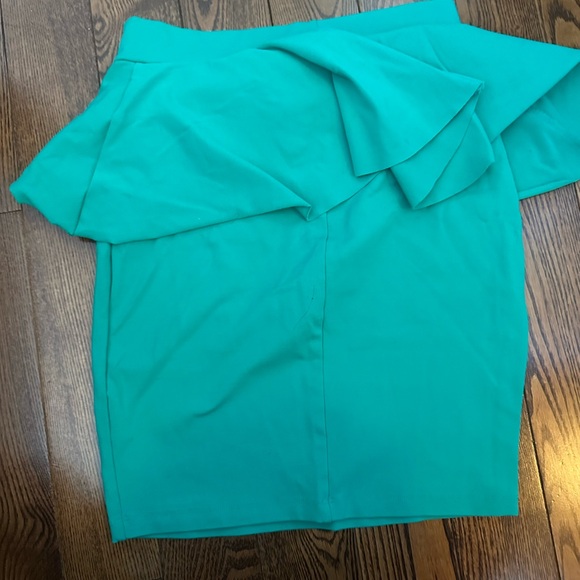 Bebe green Ruffle Skirt - Picture 3 of 3
